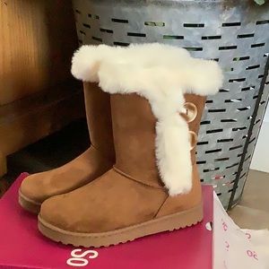 SO brand winter boots.